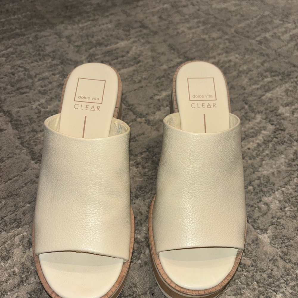 Dolce Vita Clear Emery Platform Sandals - Picture 6 of 8